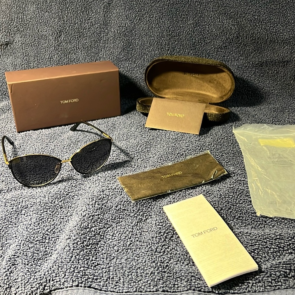 Penelope 59mm Gradient Cat Eye Sunglasses
TOM FORD
$460.00 Brand New! Never worn